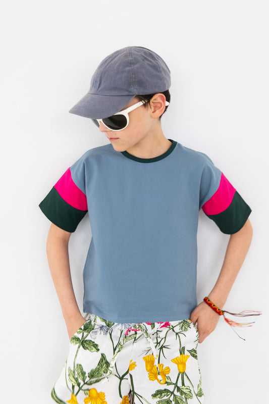 T-Shirt pour enfants bleu avec découpe