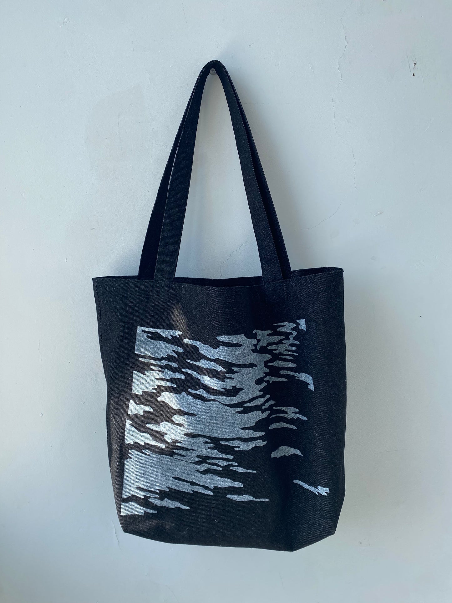 Sac cabas en denim noir imprimé Vagues