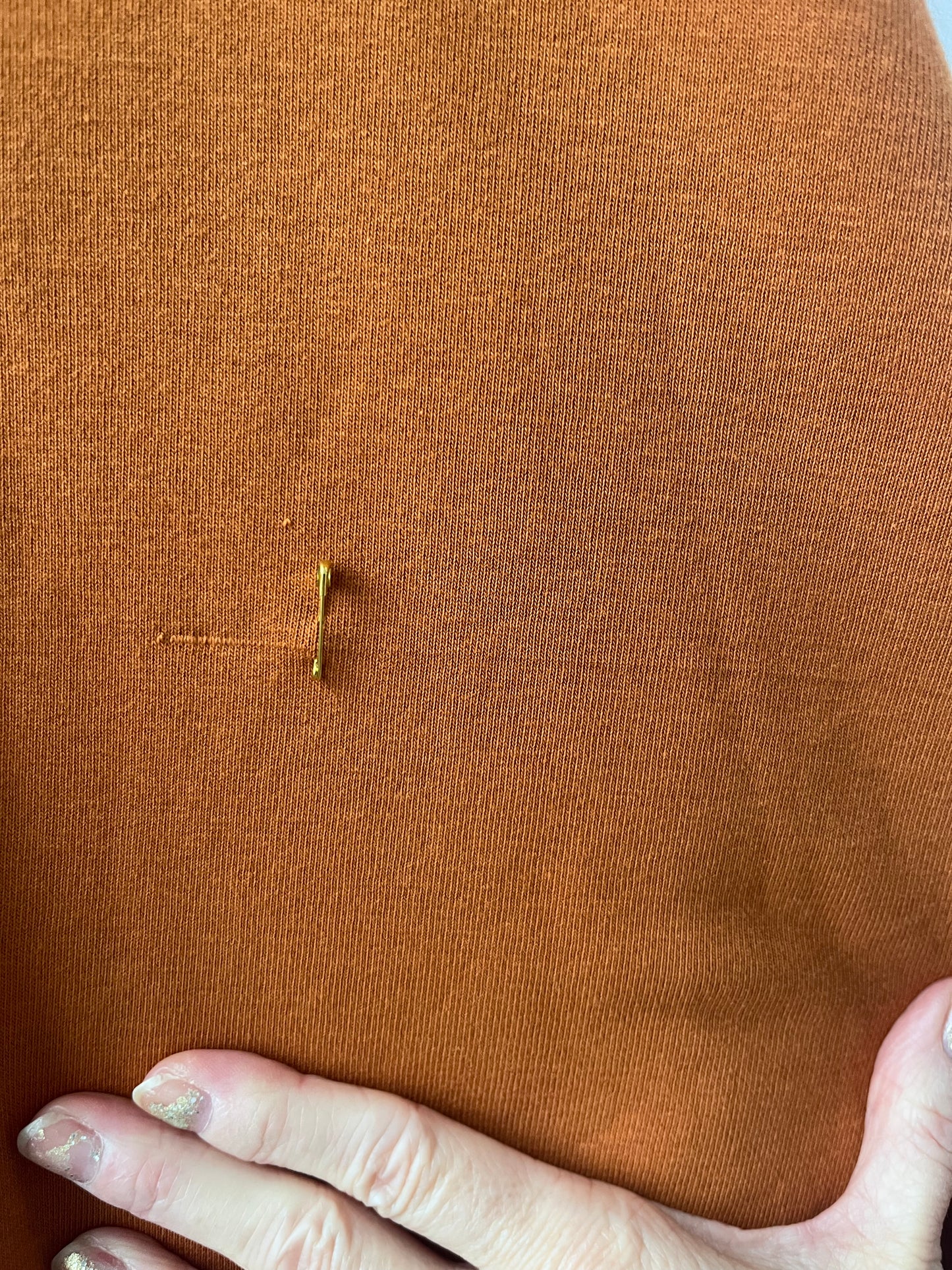 Chandail molletonné orange brûlé L DEFECT