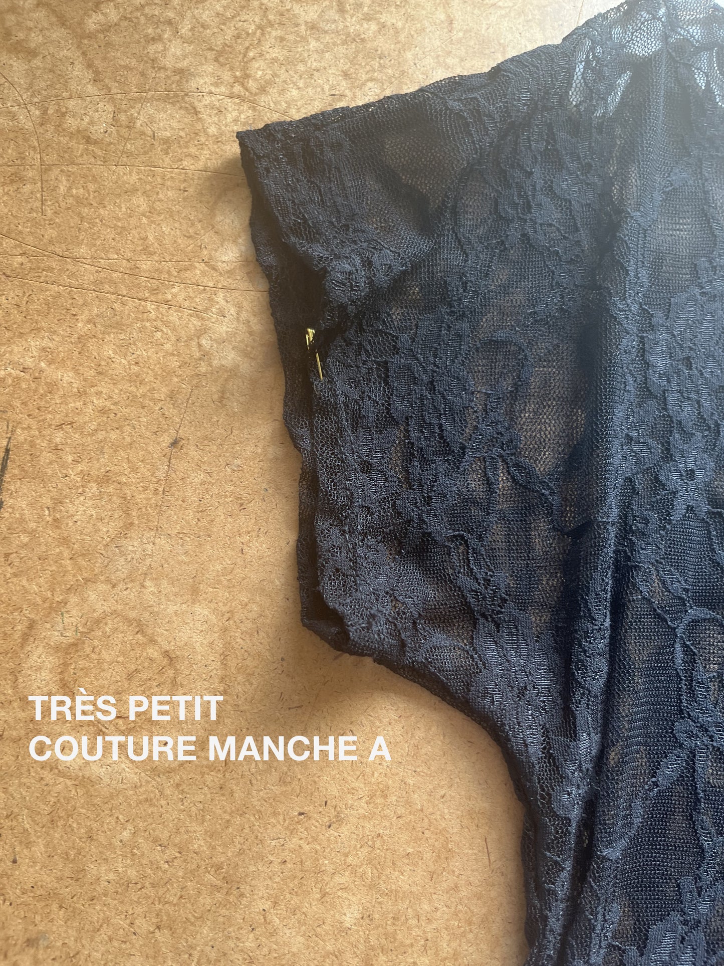 T-shirt Thémis (Dentelle) DÉFAUT
