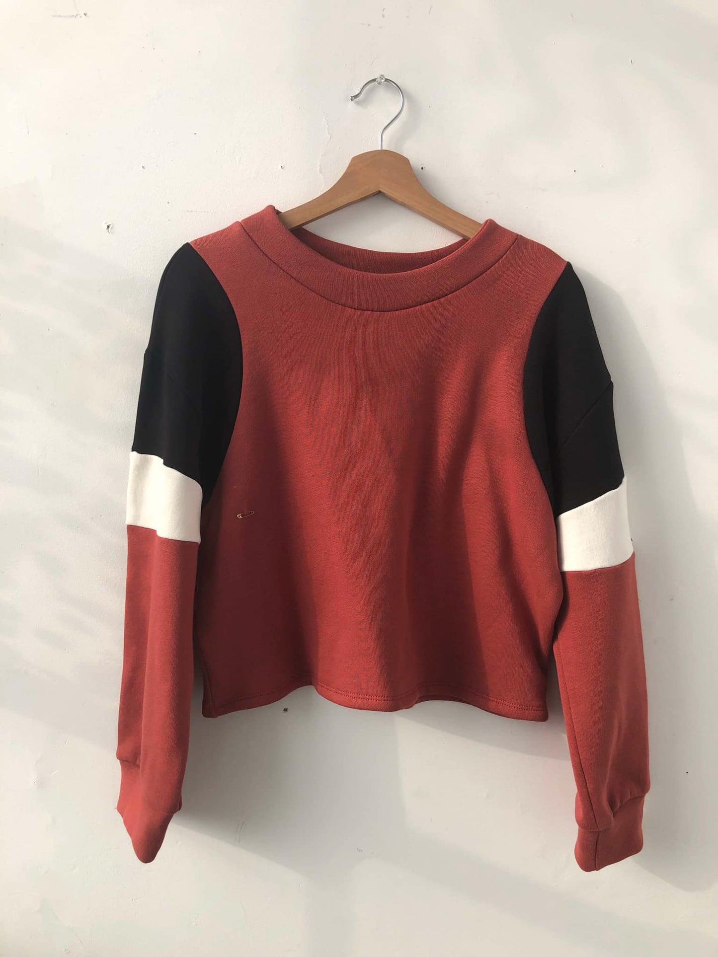 Crewneck terracotta avec découpe tricolore Sour Time - Petit/Small