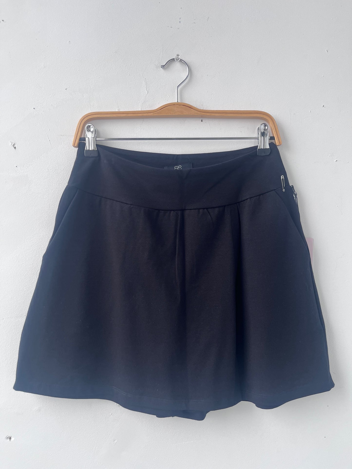 Jupe short Campanule noir M DEFECT